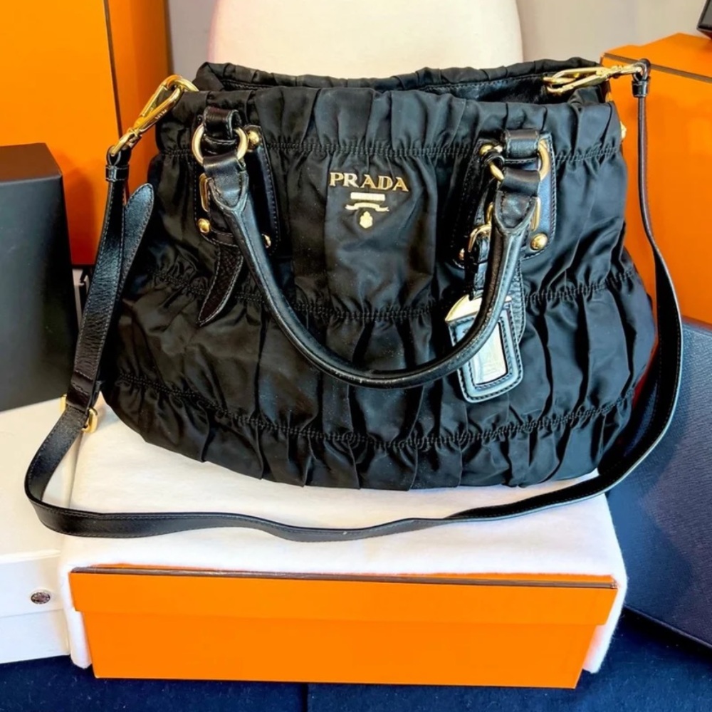 Prada-Authentic! Ruched Nappa Gaufre Nylon and Leather Bag! Offers always! - Picture 6 of 14